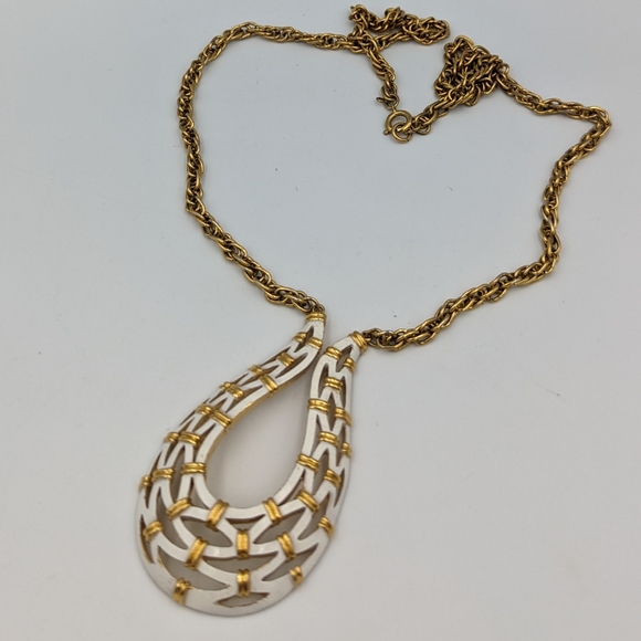 Vintage White Enamel Necklace by Crown TRIFARI - Picture 3 of 10